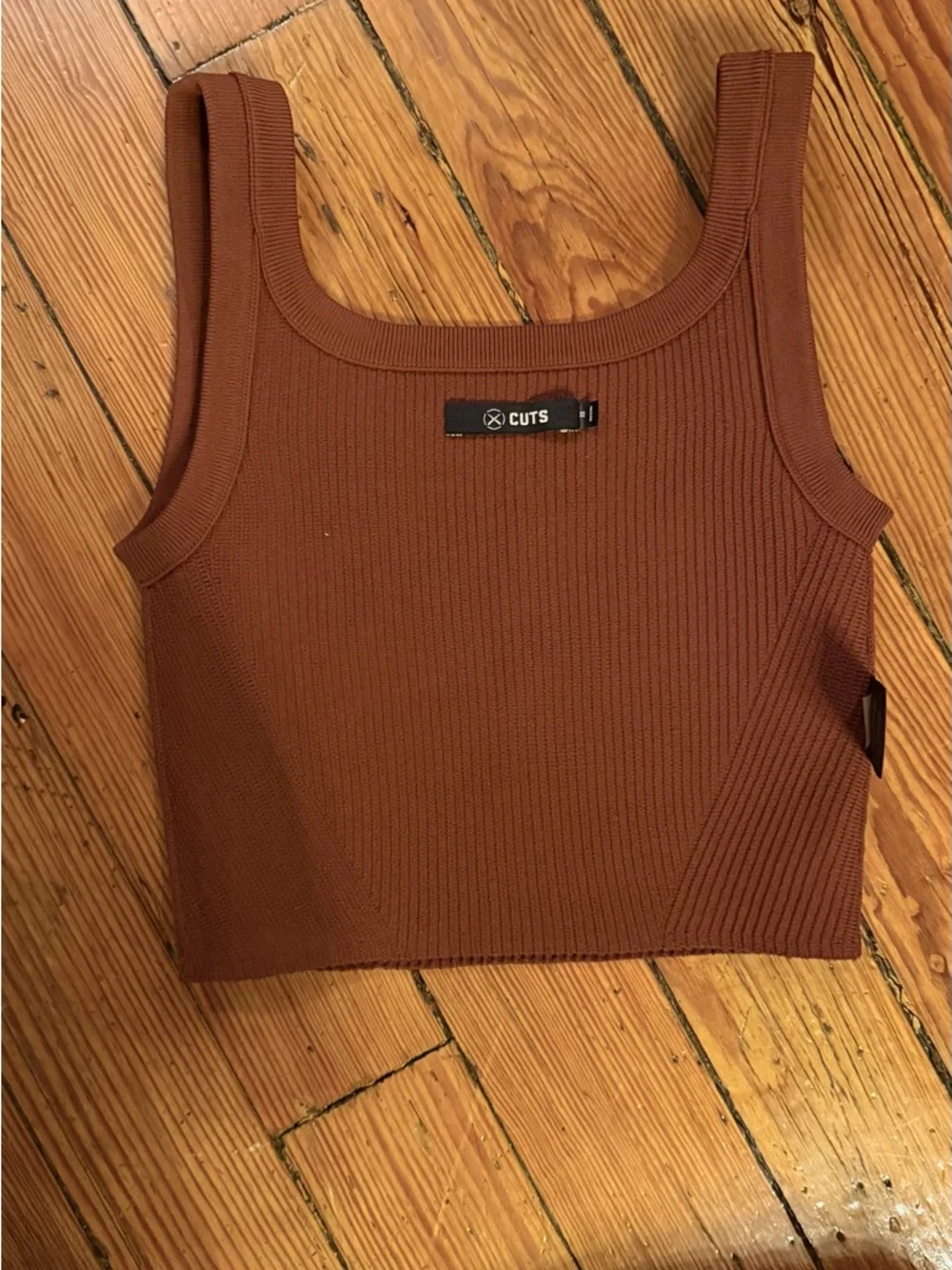 Cuts Clothing Ribbed Tank Crop Top in Rust - Picture 3 of 5
